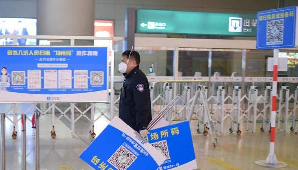 济南西站出站口双向通道恢复正常通行