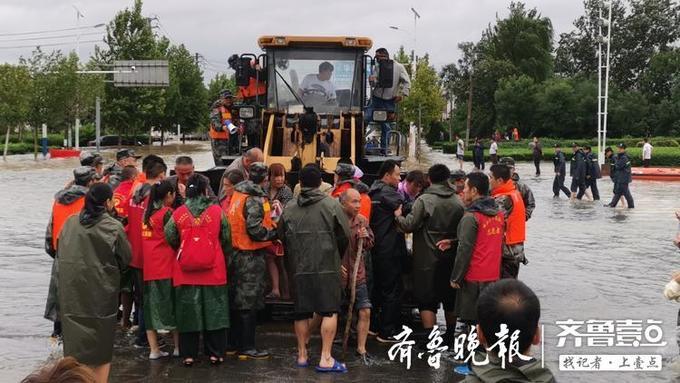 台风“利奇马”过境山东，章丘受暴雨侵袭，启动铲车救人！