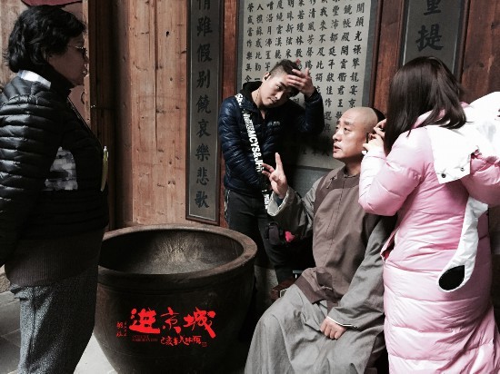 电影《进京城》首映 刘立伟演班主耍枪花展专业京剧功底