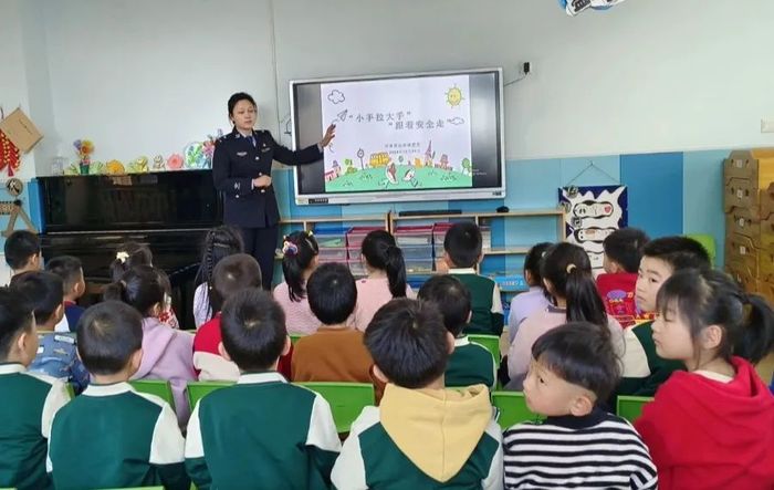 安全伴成长！民警走进商河县实验幼儿园盛景城分园