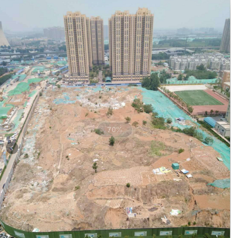 【啄木鸟在行动】中林路与奥体西路交叉口东北角一处建筑工地防尘网覆盖不全