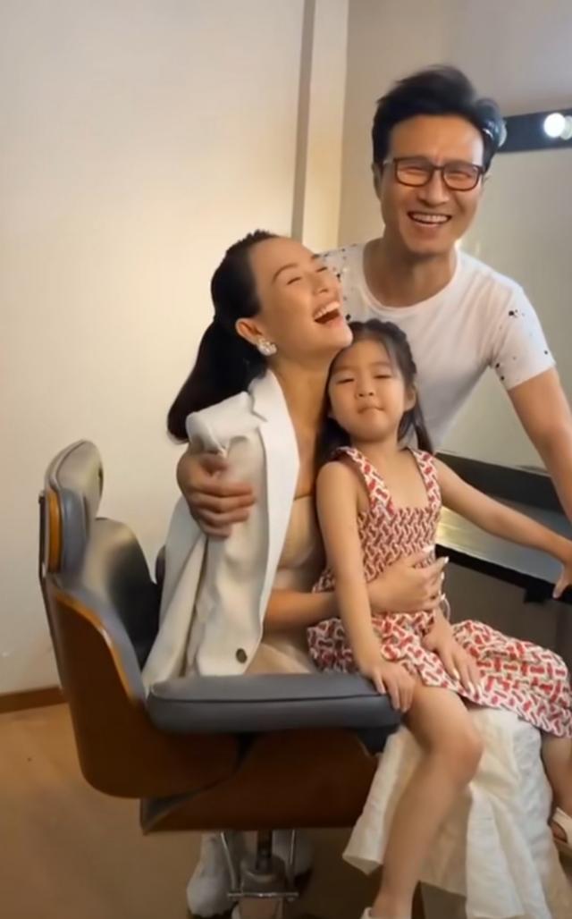 汪峰探班章子怡|【围观吃瓜】汪峰探班章子怡上热搜了?具体是怎么回事?