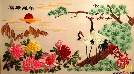 他们兴趣广泛，多才多艺—— 七旬老人  巧手绣出春光来