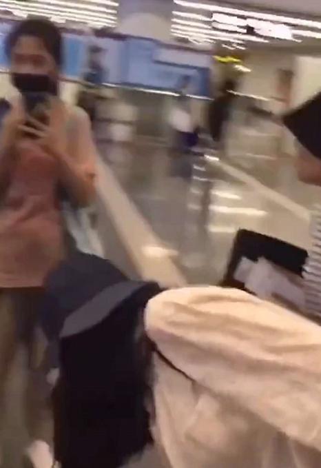 章子怡发文斥代拍|热搜第一!章子怡发文斥代拍说了什么?林更新评论区八个字尽显暴脾气