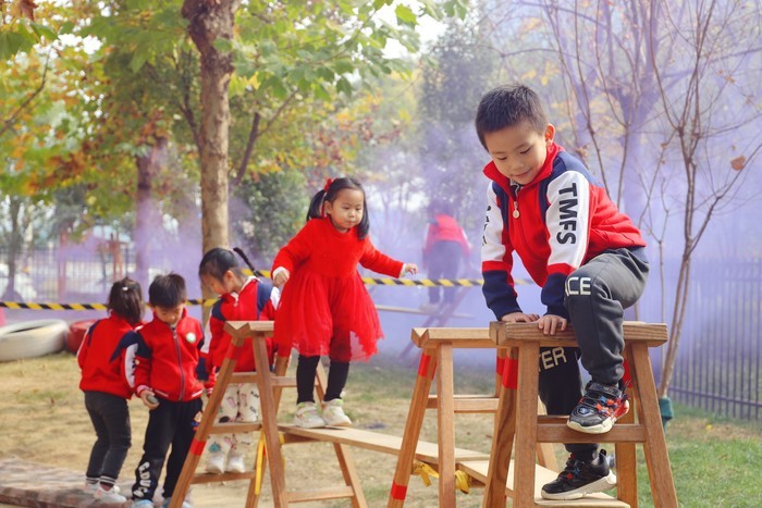 沉浸式体验消防员职业，历下区百合幼教集团这场运动会,有点不一样!