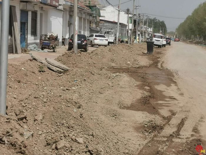 【啄木鸟行动】商河县252县道西石桥村渣土裸露