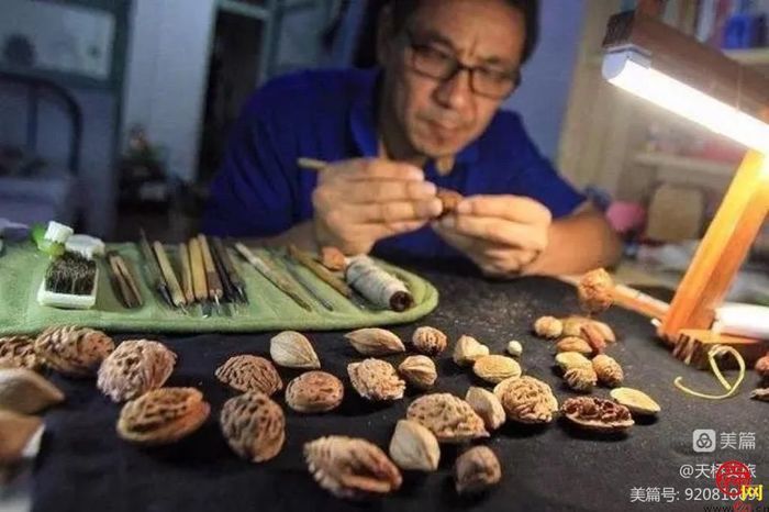 【山东手造 天桥百工】⑮ 核雕 ：径寸之木，展人生百态