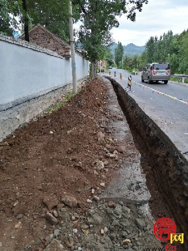 【啄木鸟在行动】南部山区石桥村附近路边渣土裸露