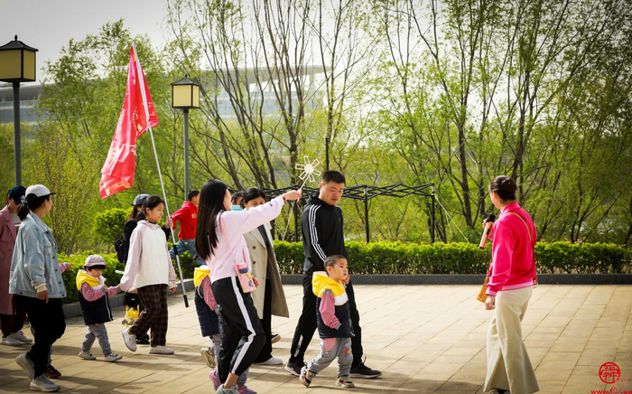 济南市莱芜实验幼儿园星星班 “与春天撞个满怀”春游札记