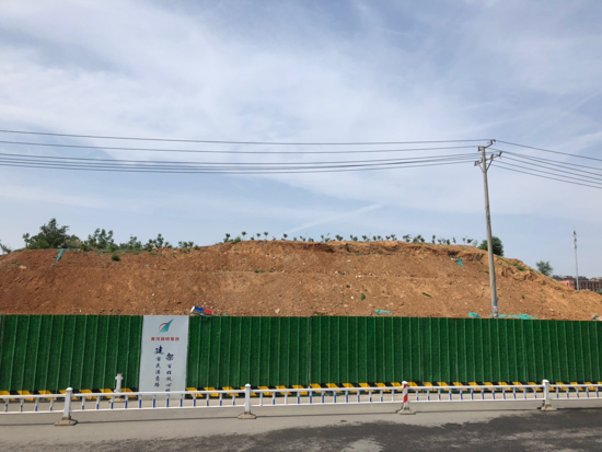 【啄木鸟在行动】兴港路与凤岐路交汇处西100米路北存在扬尘隐患