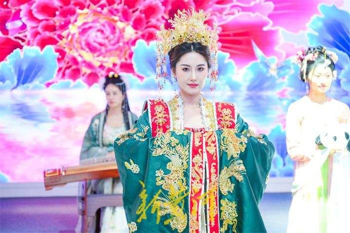 喜欢汉服吗？来文博会上看个够