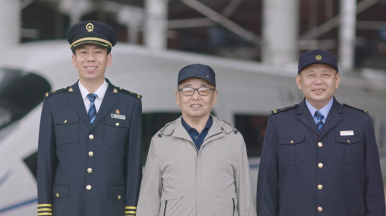 这是一辆从1949开向2019的列车