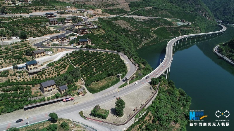 沿着高速看中国