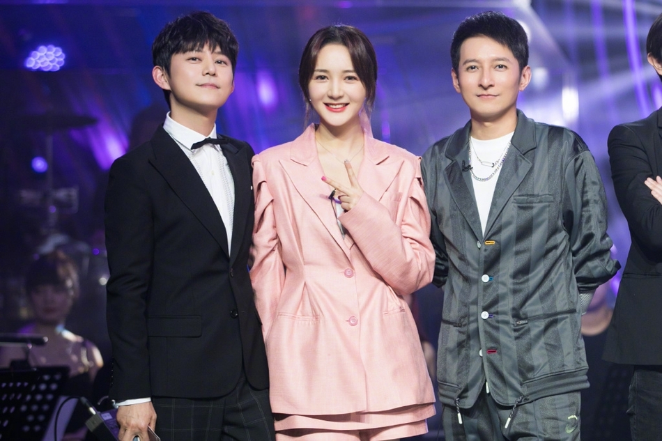 何炅回应嘴瓢称是正常发挥 自侃只是个好看的主持人