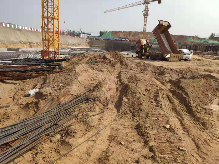 【啄木鸟在行动】南凤村东鹅庄安置房项目 施工道路保洁不到位严重积尘