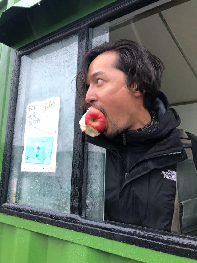 天了噜!胡歌爆炸头什么情况?实锤图曝光,,迷妹集体惊呆了