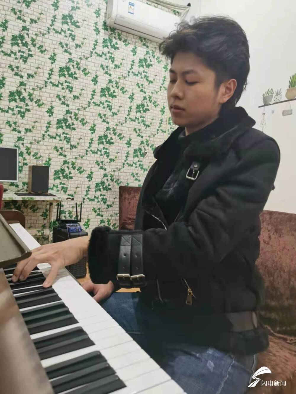 徒手挡刀山东艺考生刘一宁被评见义勇为 被砍右手仍无法弹琴