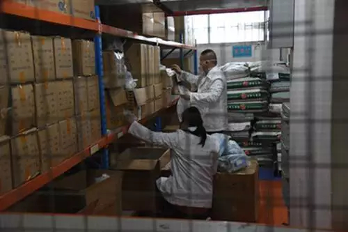 护送你的返程，他们准备好了