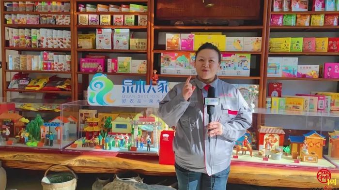 泉水人家有一“煎饼侠”，百十岁了依然嘎嘣脆，听说还有了新绝活…