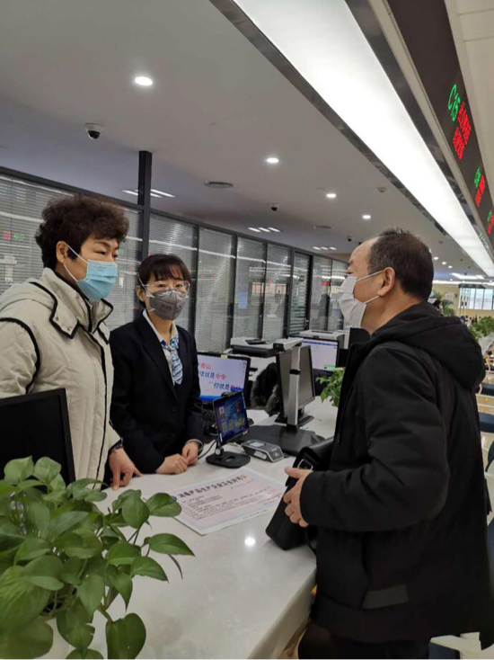 济南为企业转型“开绿灯” 9家企业日增10吨消毒品驰援“战疫”