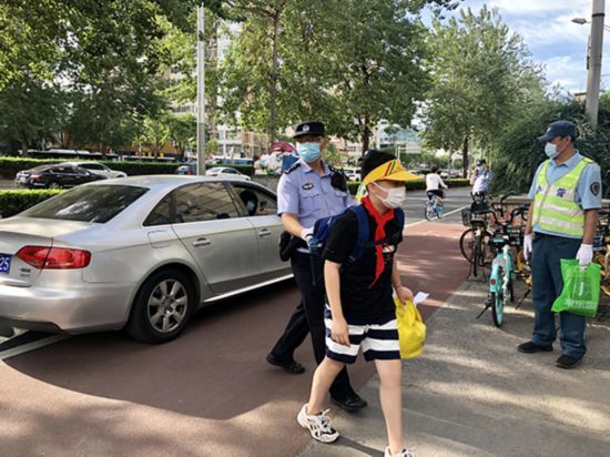 北京警方启动高等级勤务确保中小学复课安全