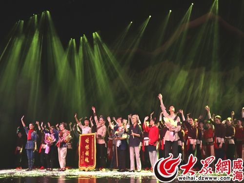 《乳娘》公演一周年，携“乳儿”回家了