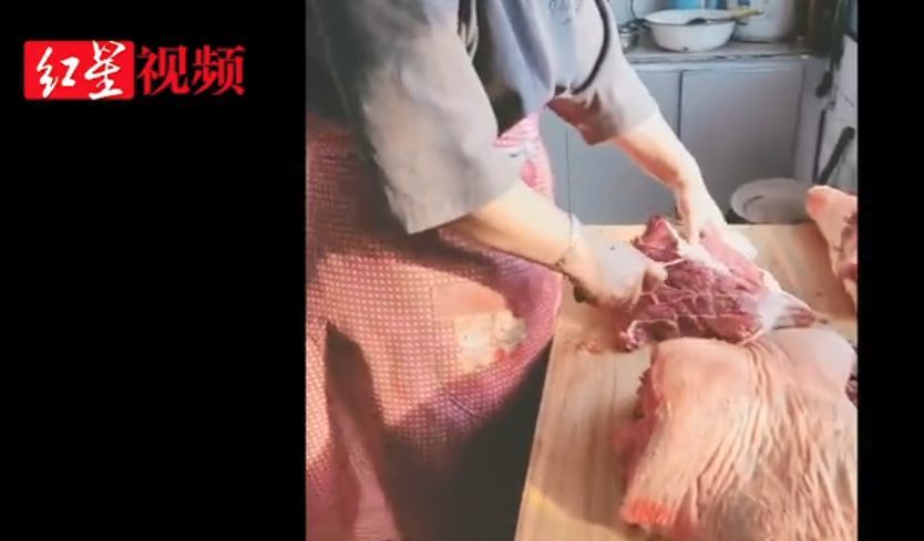 大户人家！东北一家人包近万个饺子摆院子里速冻