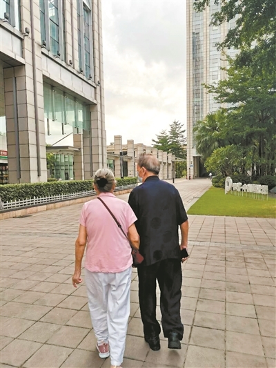 “入住键”重启 养老院迎新