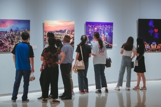 庆祝建党百年，“风华正茂•青春颂党——山东省青年美术书法作品展”在山东省美术馆开幕