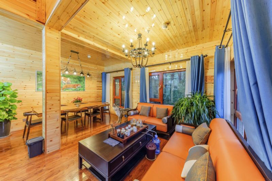 到处都是人从众 假期第二天六家重点监测景区人数破46万