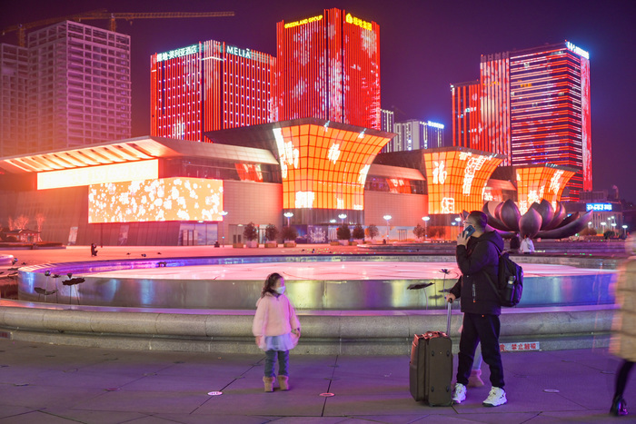 “新春灯光秀”给你拜年啦！除夕至正月初六，济南每晚开启主题灯光秀，陪你一起迎新年！