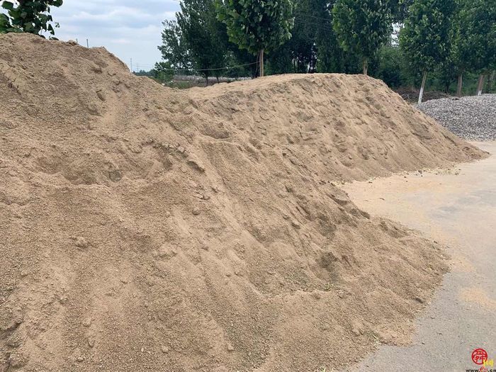 【啄木鸟在行动】青龙商城附近沙土未覆盖 易产生扬尘