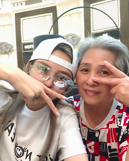 好事将近？周扬青与罗志祥妈妈合影甜喊“妈妈”