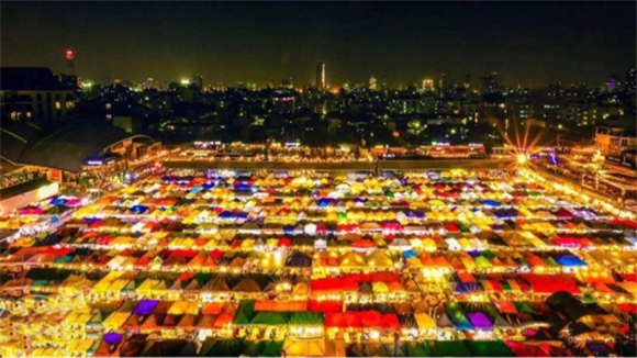 赏马戏、恐龙展、灯光秀！济南东部最潮“夜市”今晚开业