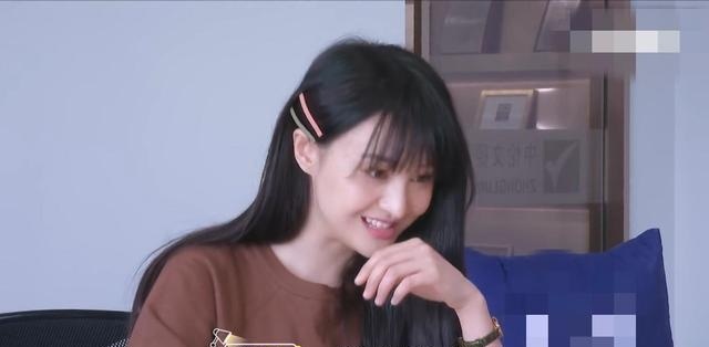 张恒|郑爽自曝被拖欠片酬，还咨询律师被PUA怎么办，内涵前男友？