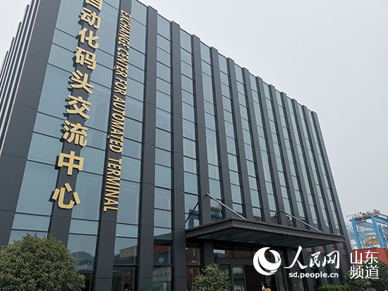 【我爱这片蓝色的国土】智慧青岛港：码头 “空无一人” 作业“行云流水”