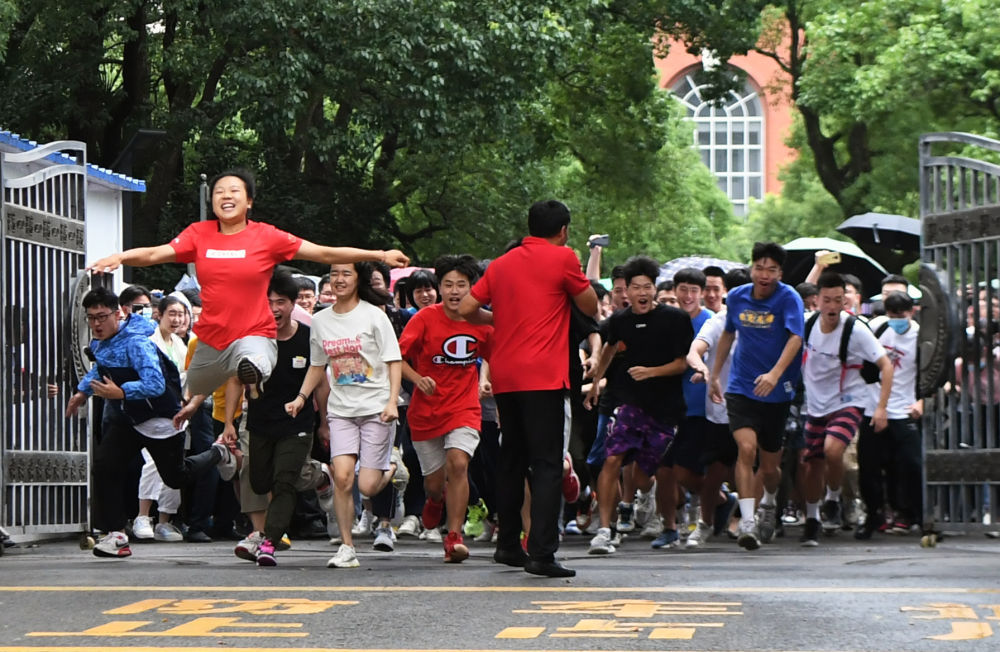 人生何处不舞台，“一字马”考生竟是健美操世界亚军