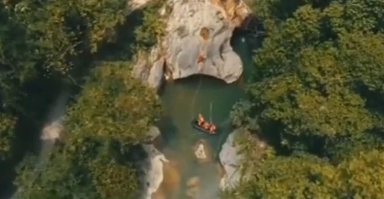 网红“试胆石”被砸 “仙境”还是“险境”就在一念之间