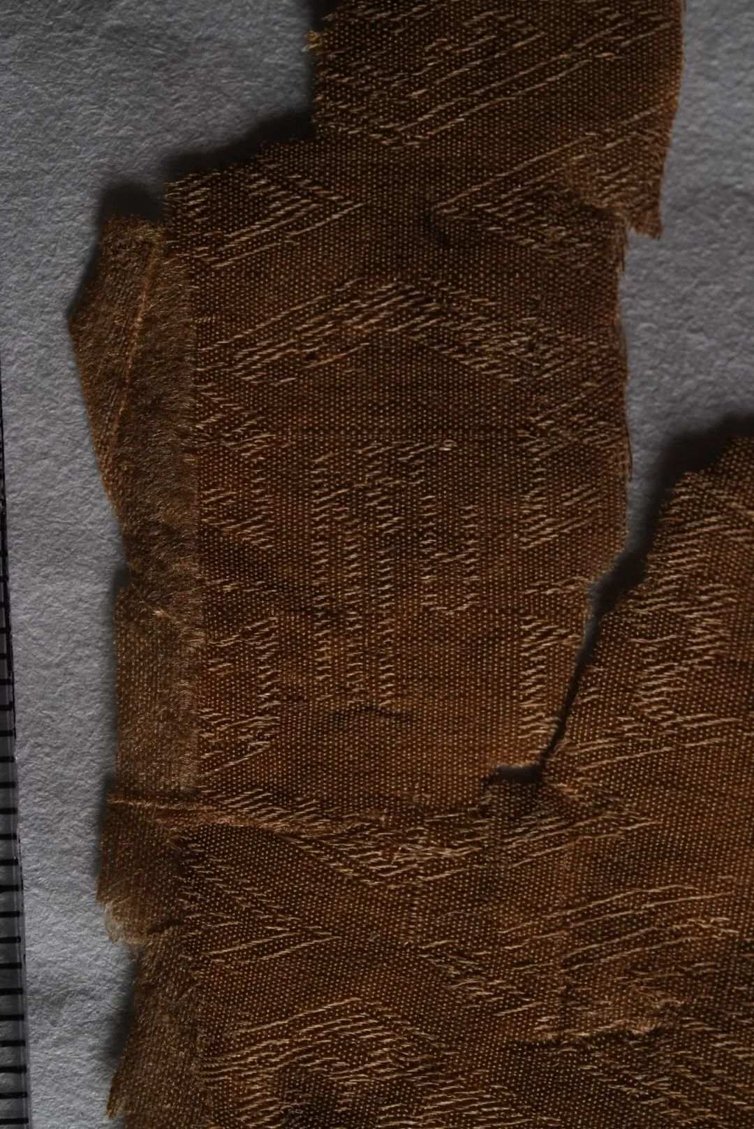 马王堆汉墓新发现:丝织品中织有成句吉祥语