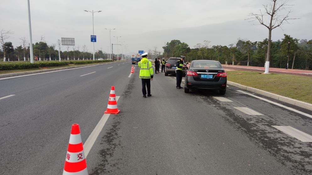 400万加长劳斯莱斯被扣18分！车主说了些什么让网友炸锅？