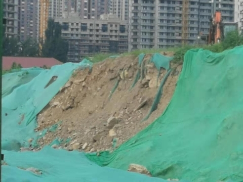 【啄木鸟在行动】历城区凤凰路附近渣土堆积