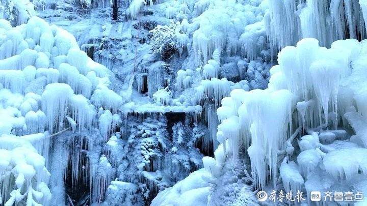 济南南部山区再现梦幻冰瀑大世界，美如龙宫般绚烂