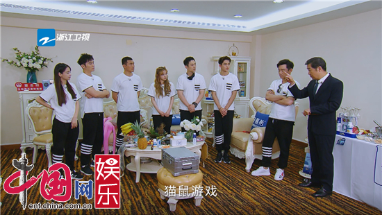 朱亚文“脚抽筋”《奔跑吧》“猫鼠游戏”全面升级！