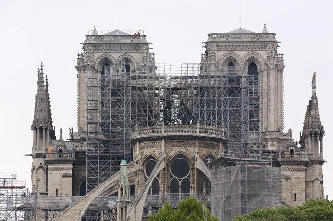 脚手架成巴黎圣母院重建隐患 或危及教堂三个拱顶