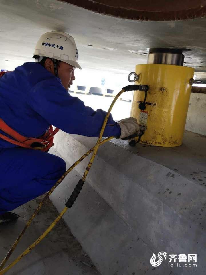 鲁南高铁菏曲段首孔箱梁成功架设 预计2022年5月份全线通车