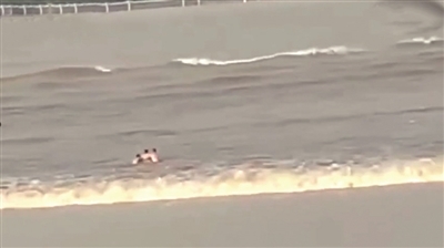 三男子被钱塘江潮水冲走 两人幸运获救一人溺亡