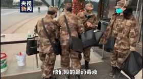 火神山一线实录丨病房外 医护人员每天不得不花三四个小时做的事