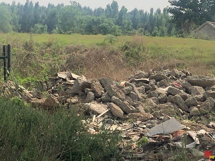 【啄木鸟行动】槐荫区明湖驾校西校区旁渣土建筑垃圾裸露