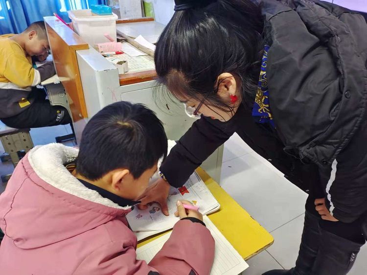 聚力课堂提升 商河县展家小学开展推门听课活动