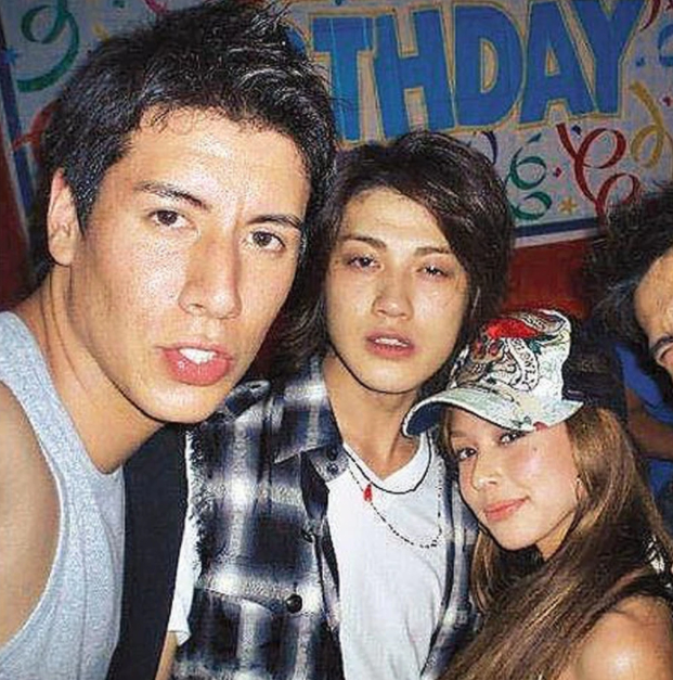 英语|34岁日本女歌手宣布奉子成婚，9宫格分享孕肚丈夫很神秘